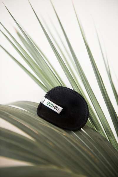 Almohadillas ecológicas negras para limpieza facial