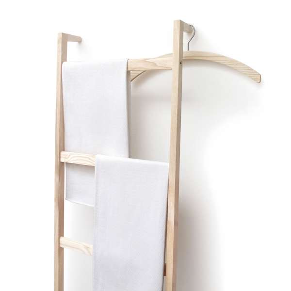 Toallero/colgador de madera de fresno Leo