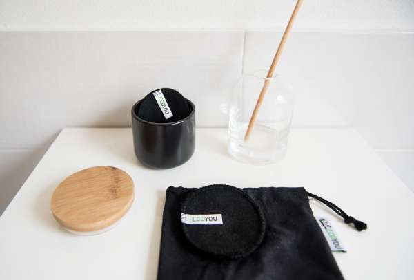 Almohadillas ecológicas negras para limpieza facial