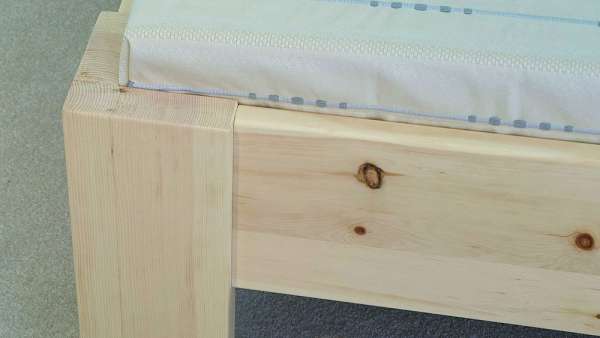 Cama de madera maciza Cuneo sin metal